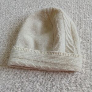 talbots ♡ cashmere cable hat